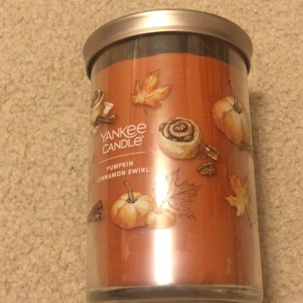New Pumpkin Cinnamon Swirl Yankee Candle